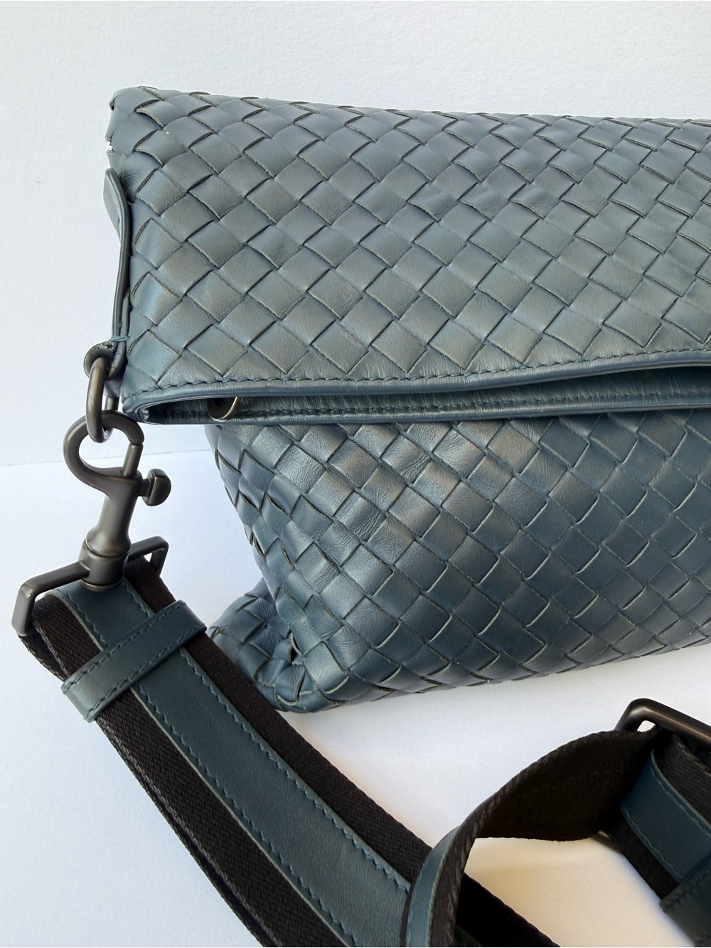 Bottega Veneta Slate Blue Intrecciato Leather Crossbody Tote/ clutch- Unisex! - Picture 5 of 17